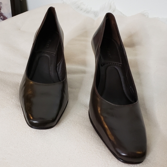Vintage Cole Haan Leather Dark Brown Walking Heels Pristine Designer Luxury - Picture 2 of 13